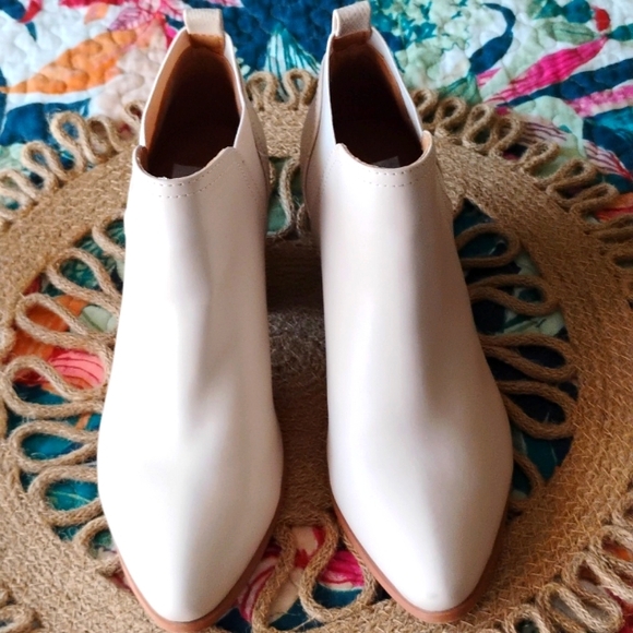 DOLCE VITA BOOTIES - Picture 1 of 5